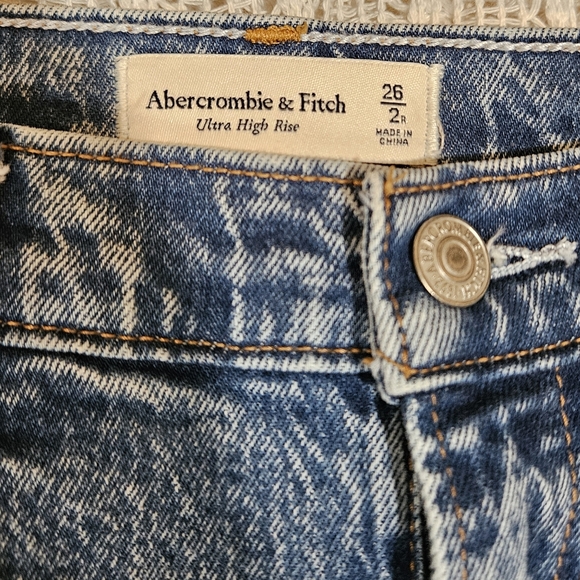 Abercrombie and Fitch Ultra High Rise Acid Wash Jeans Size 2 - Picture 3 of 7